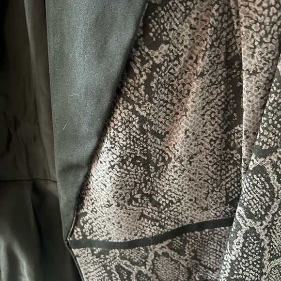 Lucy Hale mark Avon snake skin print blazer size medium - Picture 4 of 5
